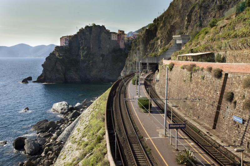 Estacion del Tren de Manarola, Cinque Terre, Ligur...