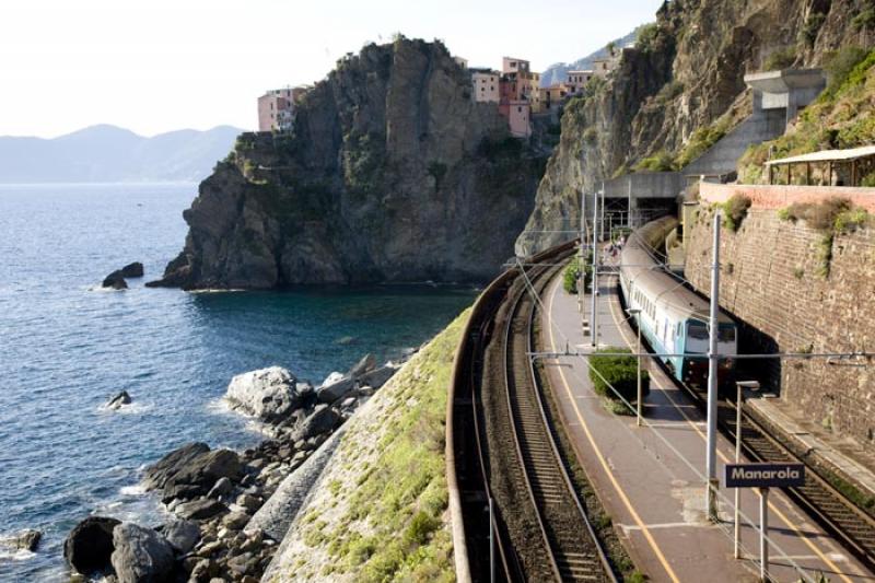 Estacion del Tren de Manarola, Cinque Terre, Ligur...