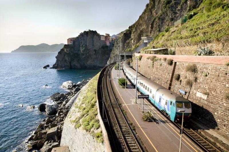 Estacion del Tren de Manarola, Cinque Terre, Ligur...