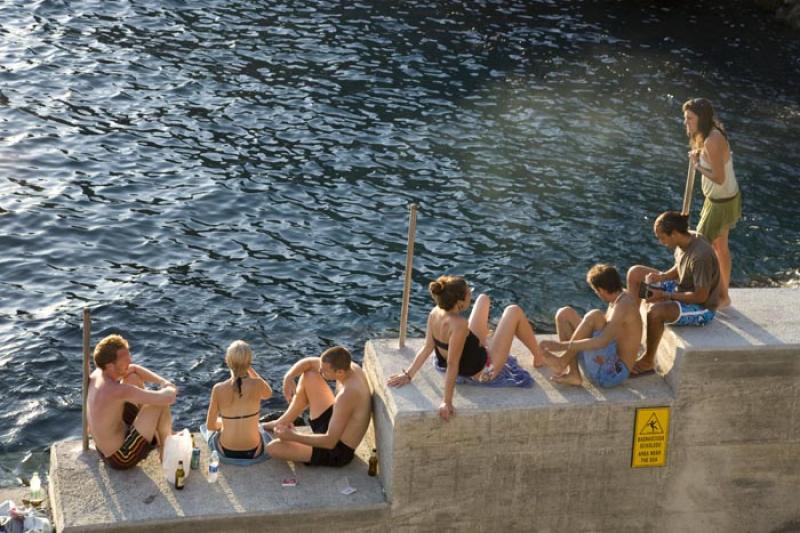 Personas Tomando el Sol, Manarola, Cinque Terre, L...